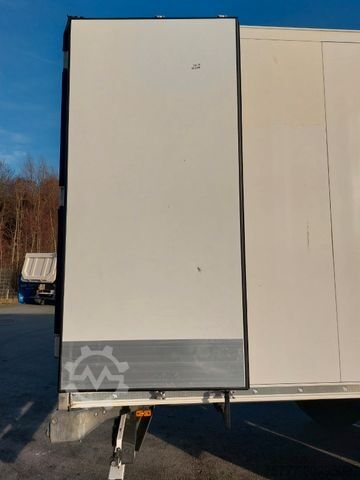 Koeloplegger SCHMITZ CARGOBULL SKO24/L-13.4 FP 60- THERMO KING-Rohrbahnen