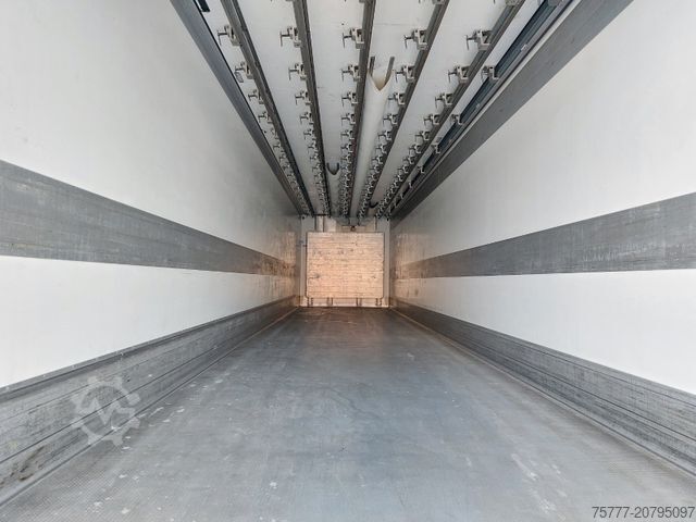 Koeloplegger SCHMITZ CARGOBULL SKO24/L-13.4 FP 60- THERMO KING-Rohrbahnen