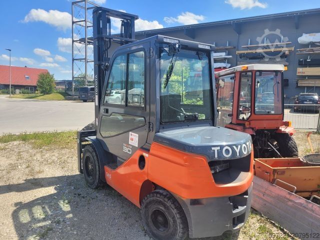Diesel Forklifts Toyota 52-8FDF30 nur 871 Stunden