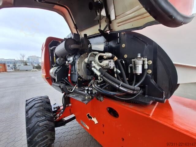 Telescopic boom lift JLG 660SJ