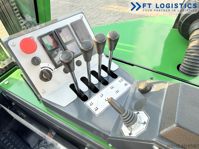 Fyrvägstruck Combilift CB3000 DIESEL TRIPLEX 4900 POSITIONER