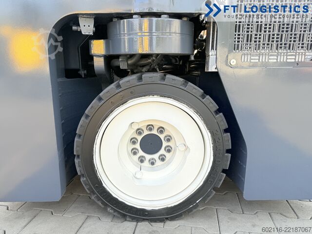 Fyrvägstruck Combilift CB3000 DIESEL TRIPLEX 4900 POSITIONER