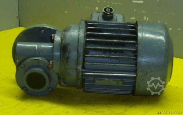 Motorreductor 0,18 kW 683 rpm CB RF0,18/4-7R