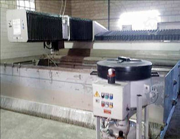 Macchina da taglio a getto d'acqua Flow Europe HyPlex 50