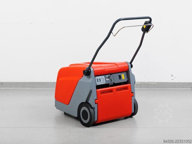 ZAMIATARKA HAKO HAMSTER 500 E NOWE AKU Hako Hamster 500 E - NEW BATTERIES - 2400m²/h