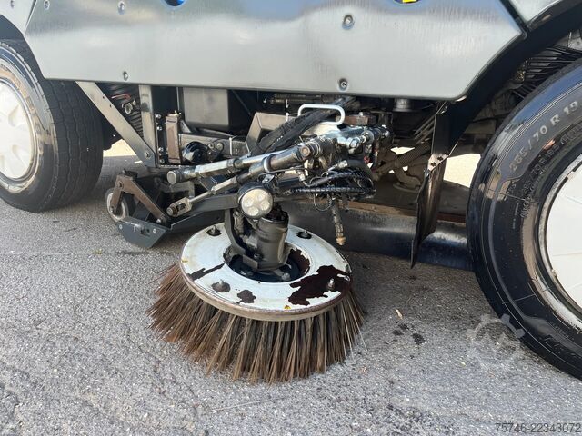 Balayeuse de voirie Schmidt Aebi Kehrmaschine Typ 18 / FMH 5500