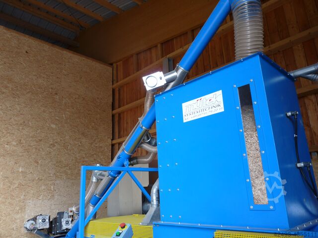 Prasa z systemem odpylania mütek