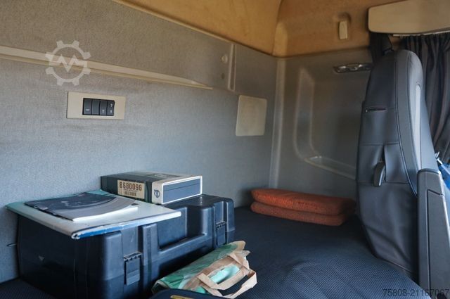 Sklápěcí vůz VOLVO FH460 Getreidekipper Lenk Staplerhalterung