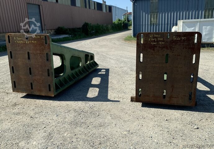 Para żeliwnych płyt kątowych Paire d'équerres en fonte 3000 x 1000 x 1245 mm