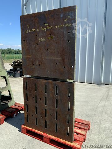 Pair of cast iron angle plates Paire d'équerres en fonte 2075 x 1000 x 700 mm