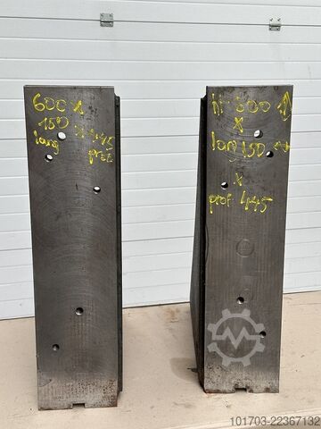 Pair of steel angle plates Paire d'équerres en acier 600 x 445 x 150 mm