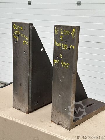 Pair of steel angle plates Paire d'équerres en acier 600 x 445 x 150 mm