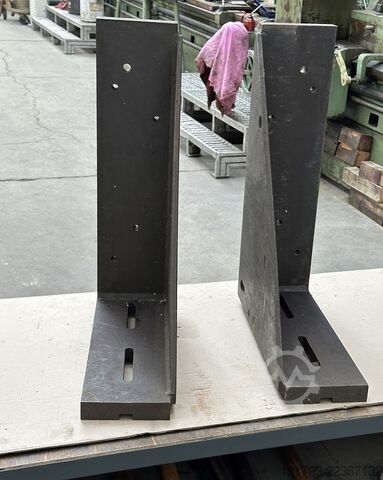 Pair of steel angle plates Paire d'équerres en acier 600 x 445 x 150 mm