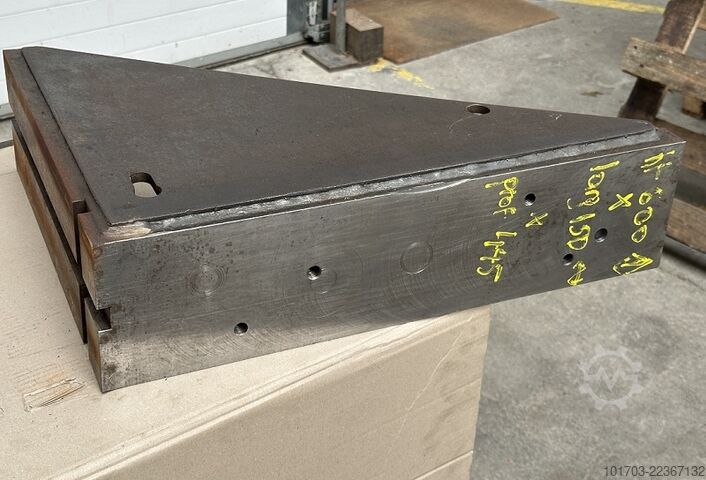Pair of steel angle plates Paire d'équerres en acier 600 x 445 x 150 mm