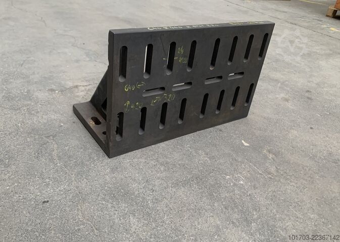 Cast iron bracket Equerre en fonte 640 x 400 x 320 mm