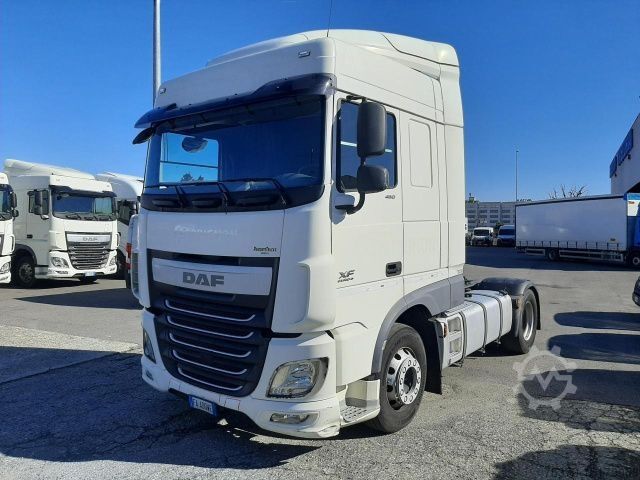 Tracteur standard DAF XF460