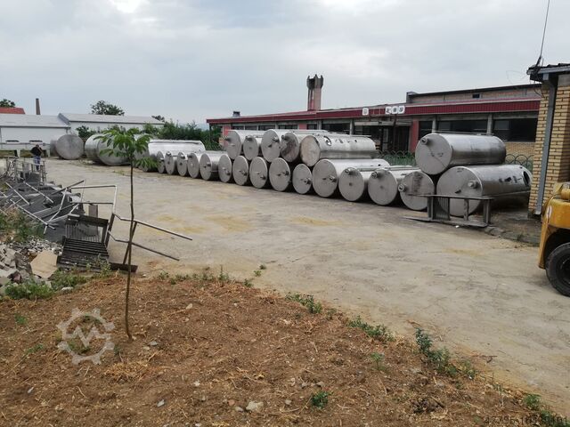 Δεξαμενές αποθήκευσης κρασιού διαφορετικών όγκων