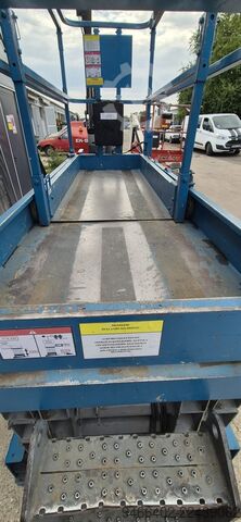 Piattaforma a pantografo Genie GS 2632