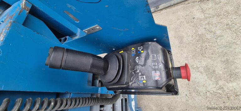 Piattaforma a pantografo Genie GS 2632