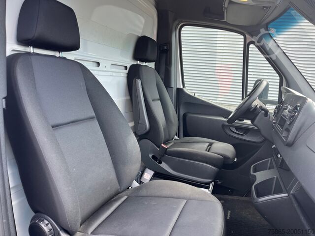 Koffer Mercedes-Benz Sprinter 515 1.9 CDI / Box 4.4 mtr / Laadklep /...