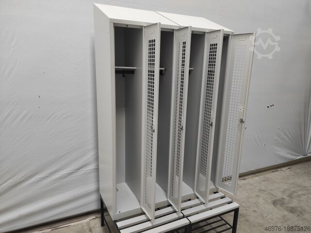 Steel locker Stahlspind mit Unterbausitzbank ca. 610 x 800 x 2.305 mm
