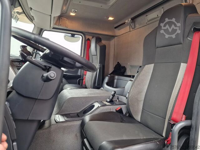 Koffer Renault D 320 4x2 - Box with sidedoors - Zepro loadlift...