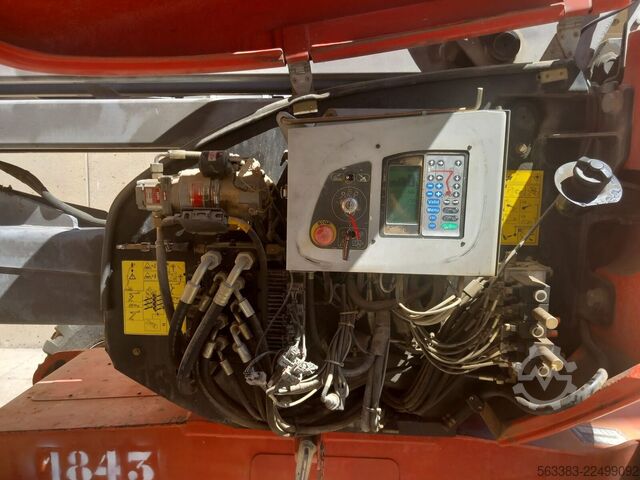 Knikarmhoogwerker Manitou 180ATJ