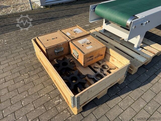  UNBEKANNT 