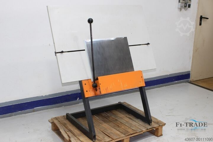 Punzonatrice per lamiere Bacher 2048