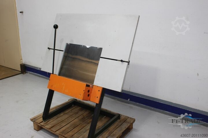 Punzonatrice per lamiere Bacher 2048