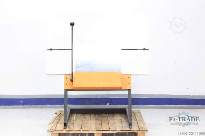 Punzonatrice per lamiere Bacher 2048