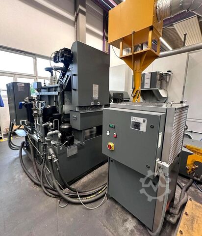 Vertical machining center Chiron Mill 2000 high speed plus