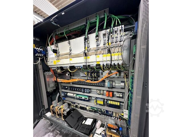 Vertical machining center Chiron Mill 2000 high speed plus