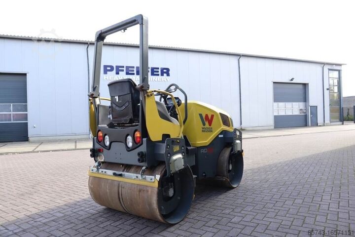 Rodillo tándem Wacker Neuson RD28-120 Diesel, Front And Rear Vibrating Smooth D