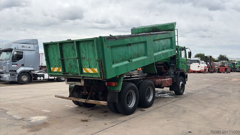 Kipper Renault G 300 MAXTER (GRAND PONT / POMPE MANUELLE / 6X4)