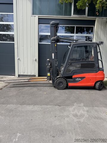 Gaffeltruck Linde E30L mit teleskopierbaren Zinken