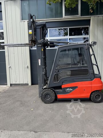 Gaffeltruck Linde E30L mit teleskopierbaren Zinken