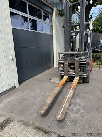 Gaffeltruck Linde E30L mit teleskopierbaren Zinken