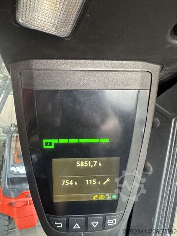Gaffeltruck Linde E30L mit teleskopierbaren Zinken