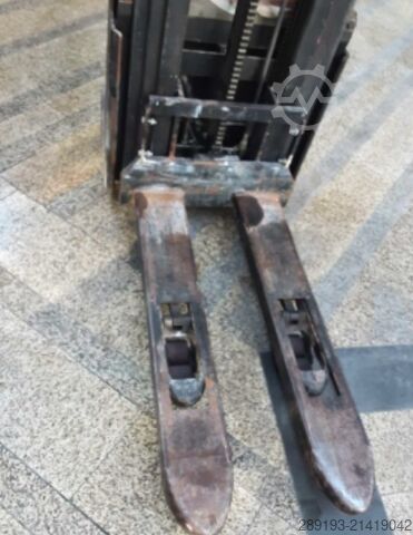 Handmatige stapelaar Toyota BT SWE 120 L Elektro