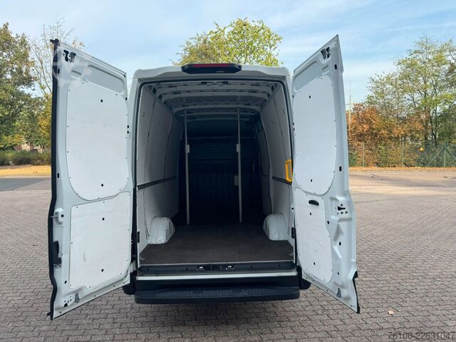 Dobozos furgon IVECO Daily 35S14 Hi-Matic Kastenwagen *Klima*Tempomat