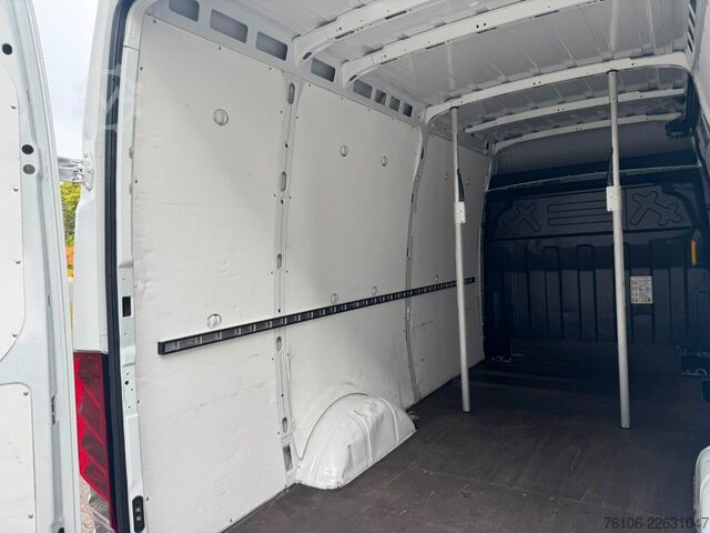 Dobozos furgon IVECO Daily 35S14 Hi-Matic Kastenwagen *Klima*Tempomat