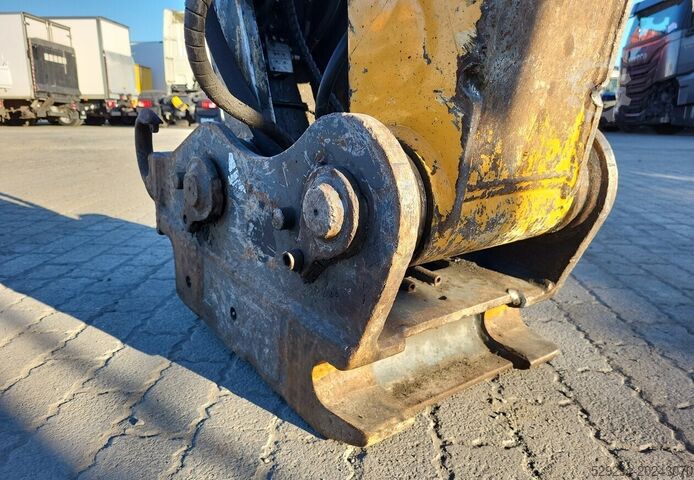 Manutentionnaire LIEBHERR LH30M