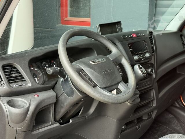 Furgão fechado IVECO Daily 35S14A Hi-Matic Klima 4,35m Ladebordwand