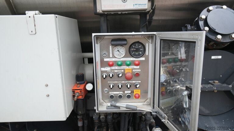 Emme aracı Mercedes-Benz AXOR 2728 6x2 vacuum suck and pressure tank 206...