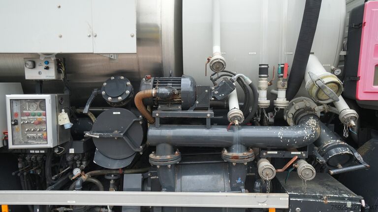 Emme aracı Mercedes-Benz AXOR 2728 6x2 vacuum suck and pressure tank 206...