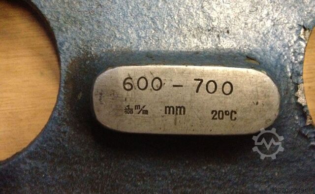 Mikrometer Buegel mit Wechseleinsaetze und Kontrollendmass