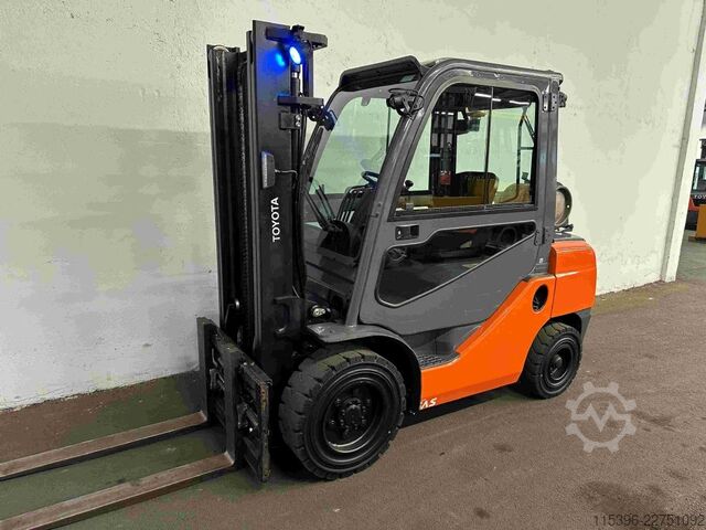 LPG targoncák Toyota 02-8FGF30