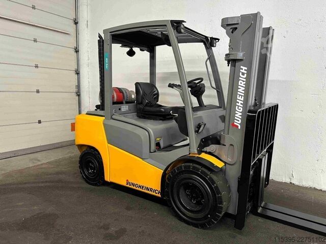 LPG targoncák Jungheinrich TFG 430 - TRIPLEX 4,4 m