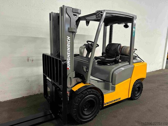 LPG targoncák Jungheinrich TFG 430 - TRIPLEX 4,4 m